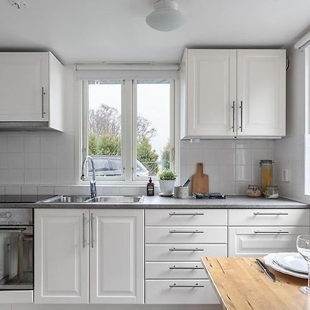 Guesthouse Close To The Beaches In Hoellviken Екстер'єр фото
